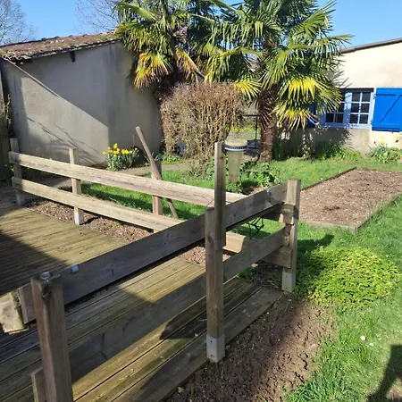 Dans Village Tranquille בית אירוח Saint-Laurent-de-la-Plaine